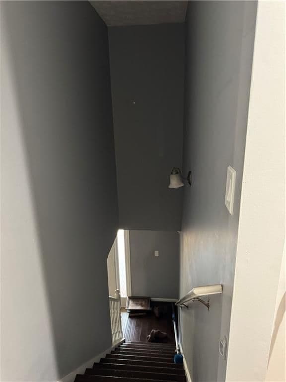 Building Photo - 1303 River Club Dr NE