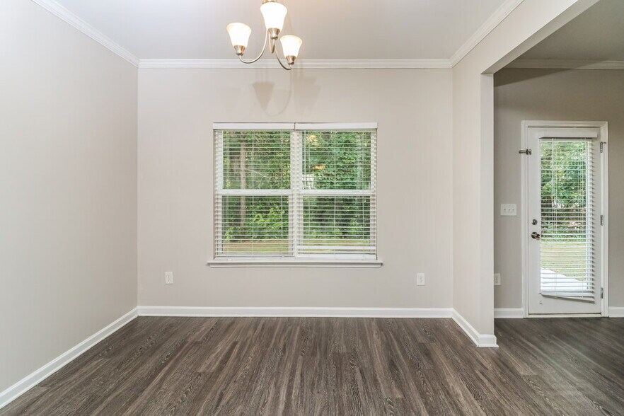 Building Photo - 580 Fieldcrest Dr