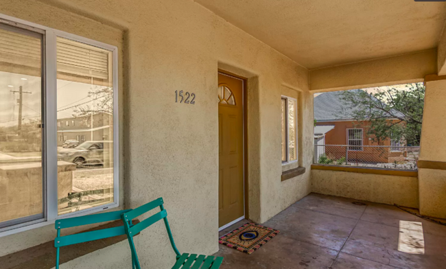 Building Photo - FULLY REMODELED HOME WITHIN A SHORT DISTAN...