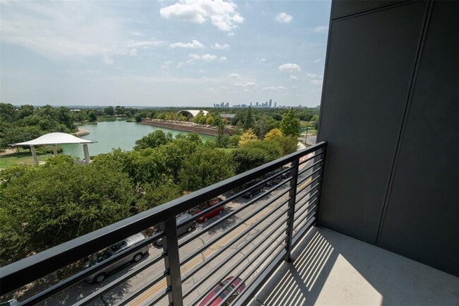 Building Photo - 1701 Simond Ave Ave