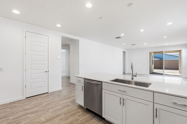 Building Photo - 8147 E Paloma Ave