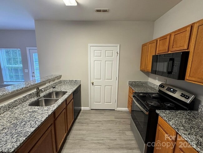 Building Photo - 2184 Winthrop Chase Dr