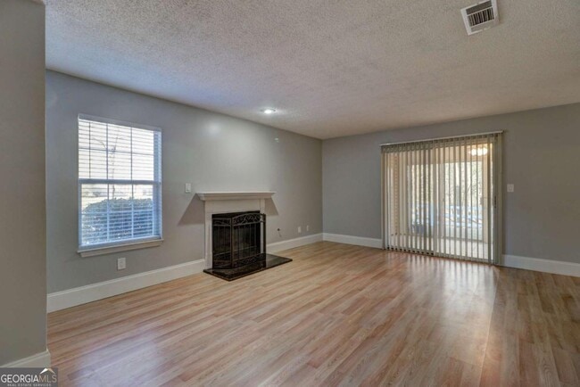 Building Photo - 601 Ridgefield Dr