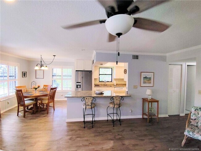 Building Photo - 511 SW South River Dr