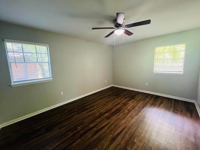 Building Photo - 1345 Stanton Dr