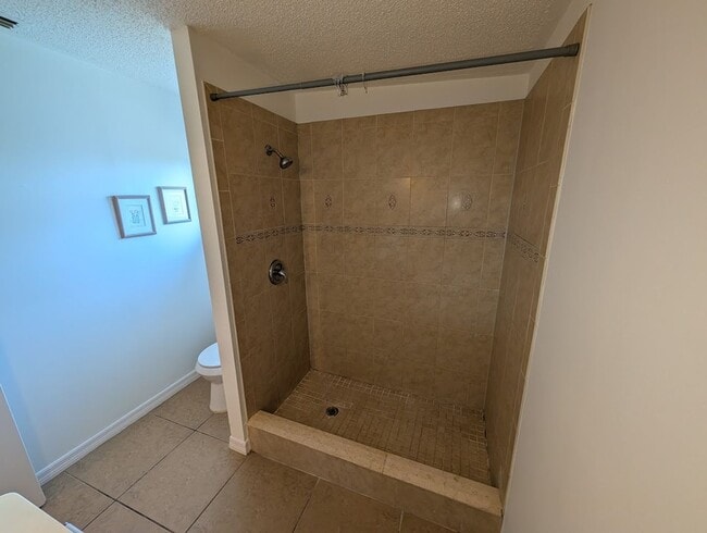 Building Photo - 1818 Rhoades Terrace