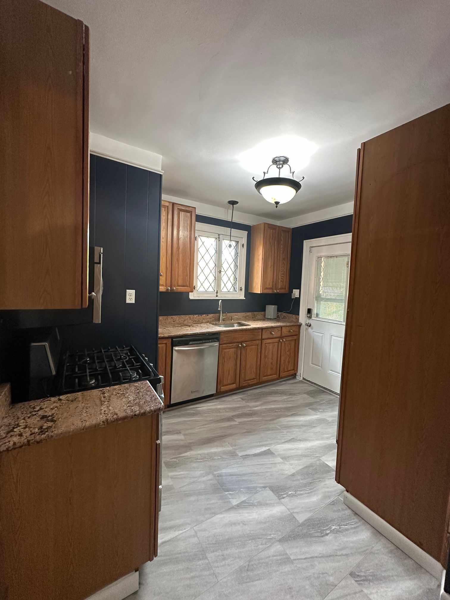 Building Photo - 15466 Artesian St