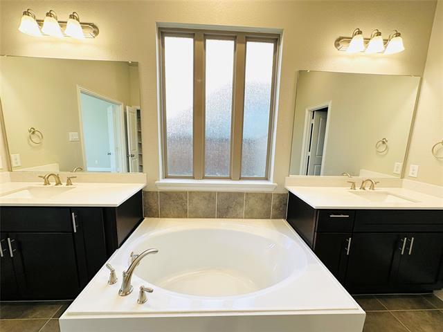 Building Photo - 16016 Gladewater Terrace