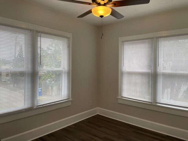 Building Photo - 3734 Burlington Ave N