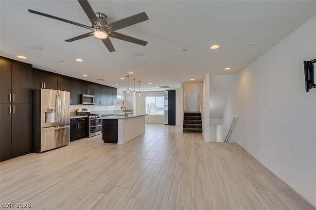 Building Photo - 9050 W Tropicana Ave