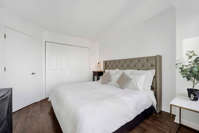 Building Photo - 30 E Huron St