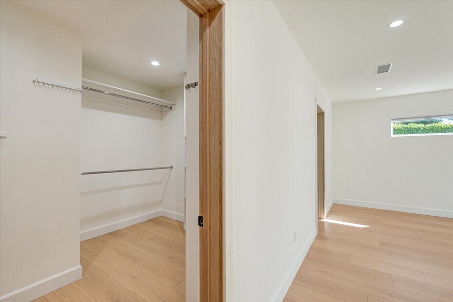 Building Photo - 5348 Thornburn St