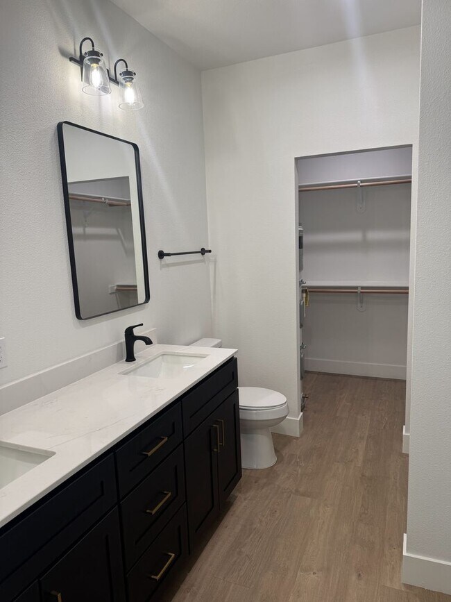 Building Photo - Brand New Build on Old Alturas - ALL Electric with City of Redding Solar!