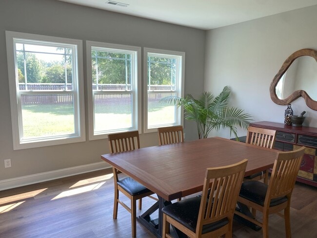 Building Photo - 3 Bed/3 Bath with 2 Bonus Rooms!!!