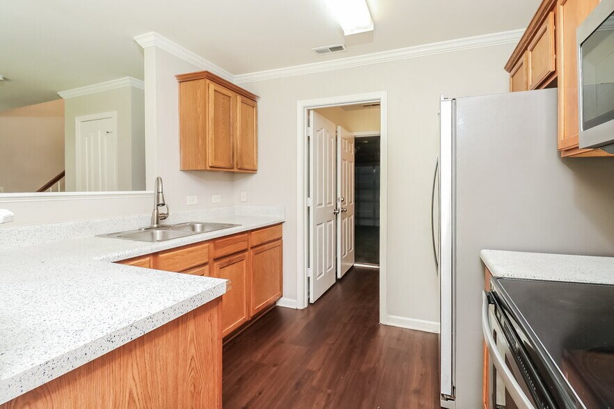 Building Photo - 3825 Broadwater Ct