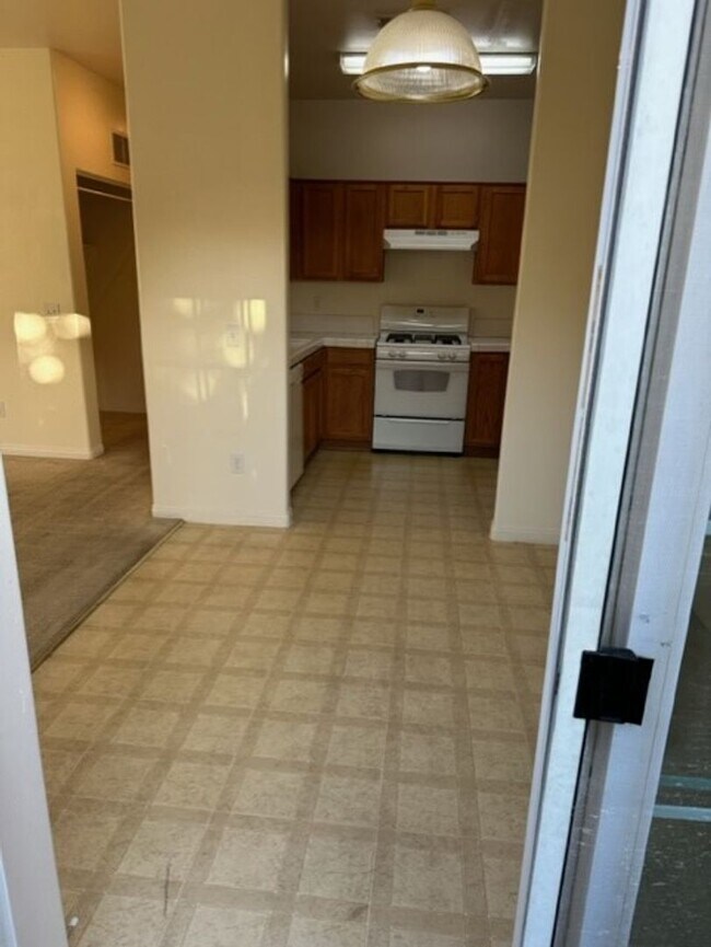 Building Photo - 513 Yellow Meadow Ct