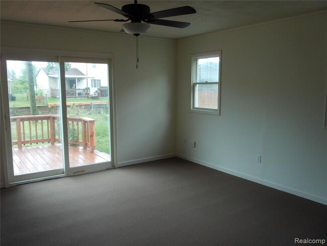 Building Photo - 38014 Mallast St