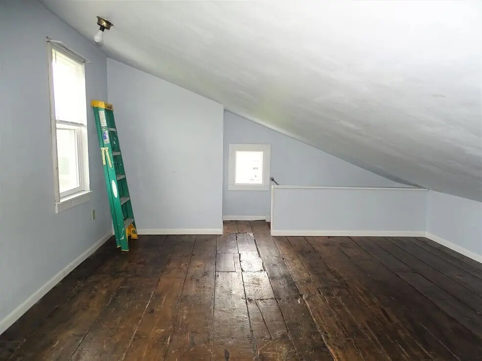 Building Photo - 145 E Main St