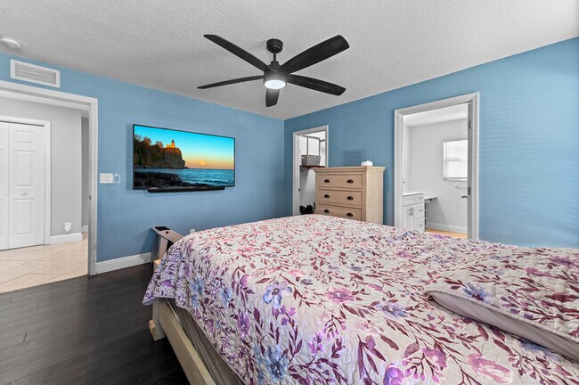 Building Photo - 3581 Kitely Ave