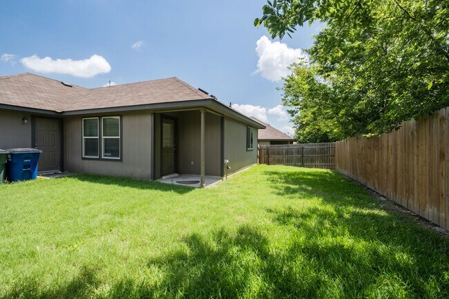 Building Photo - 100 Azurite Dr