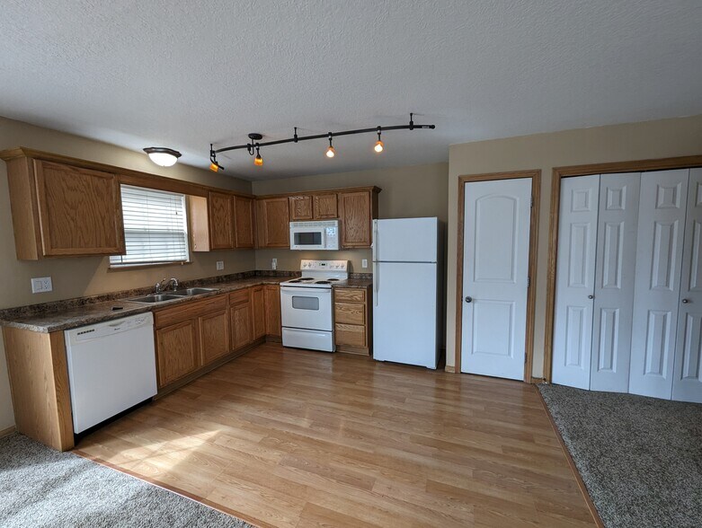 Building Photo - 3119 SW Sharmin Lane