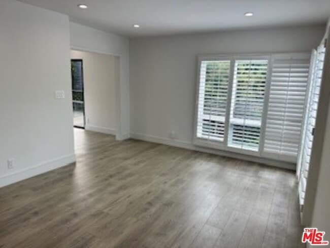 Building Photo - 620 25th St