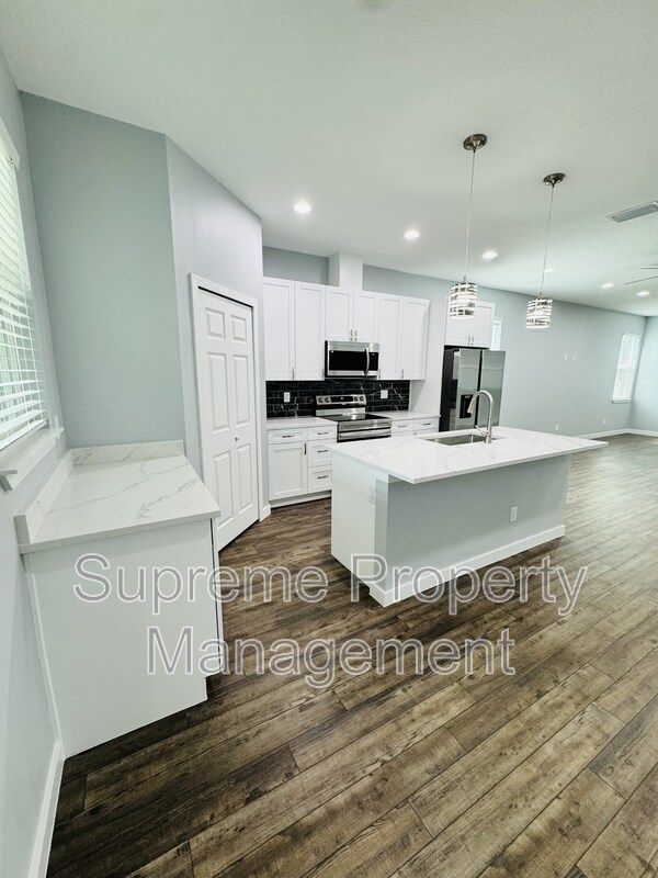 Building Photo - 6073 Vermont Ave