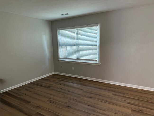 Building Photo - Thoroughgood