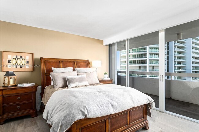 Building Photo - 1627 Brickell Ave