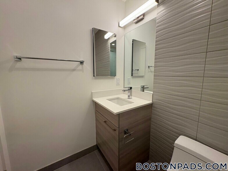 Building Photo - 1079 Commonwealth Ave