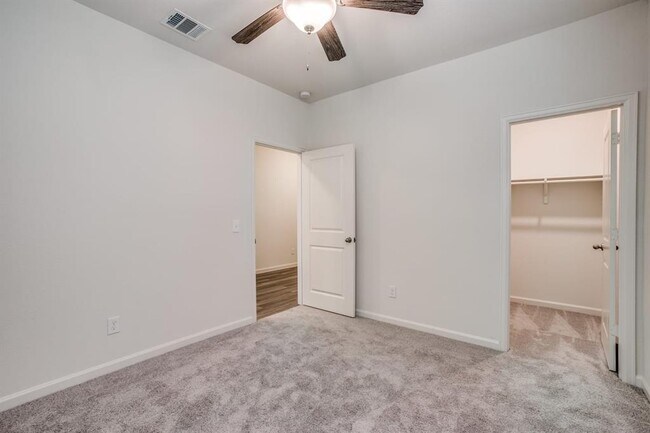 Building Photo - 4092 Scarlet Oak Ln