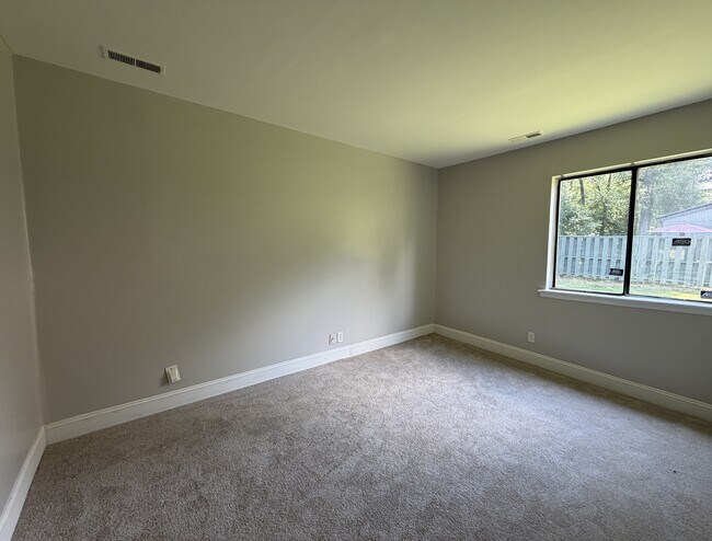Building Photo - 5224 Farm Pond Ln