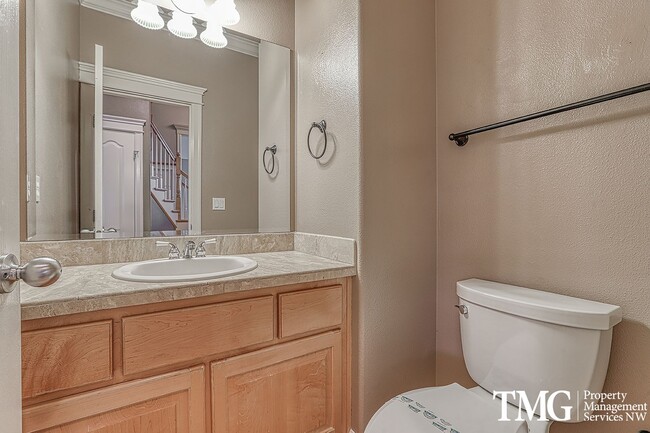 Building Photo - Stunning Home in Sought-After Ashley Heights!