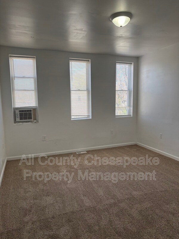 Building Photo - 2023 W Lanvale St