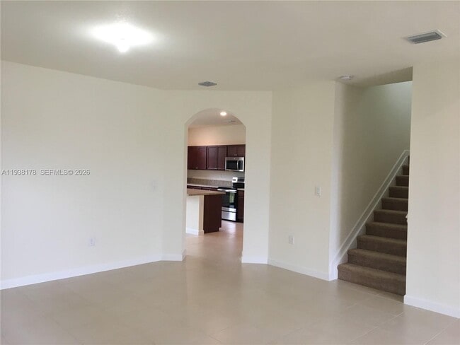 Building Photo - 191 SE 35 Ave