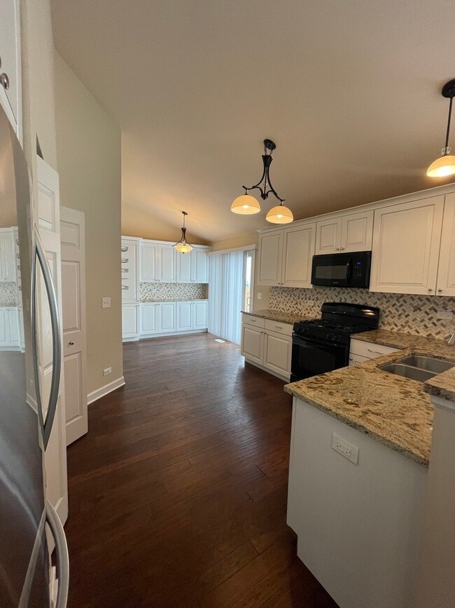 Building Photo - 6 Redbud Ct