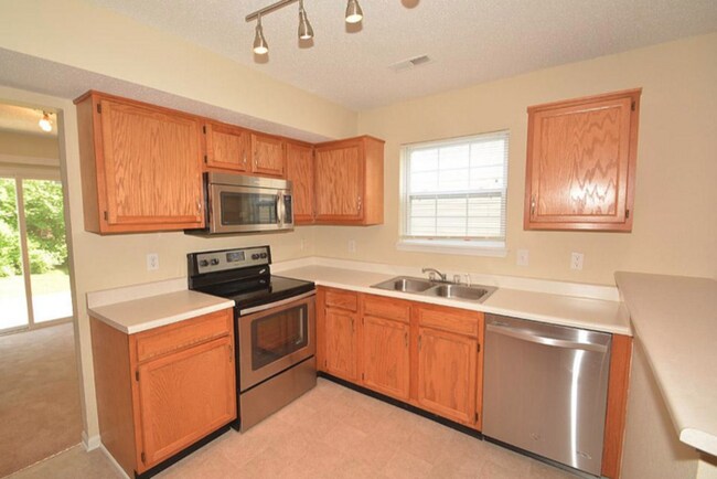 Building Photo - Pike Township 4 bedroom home