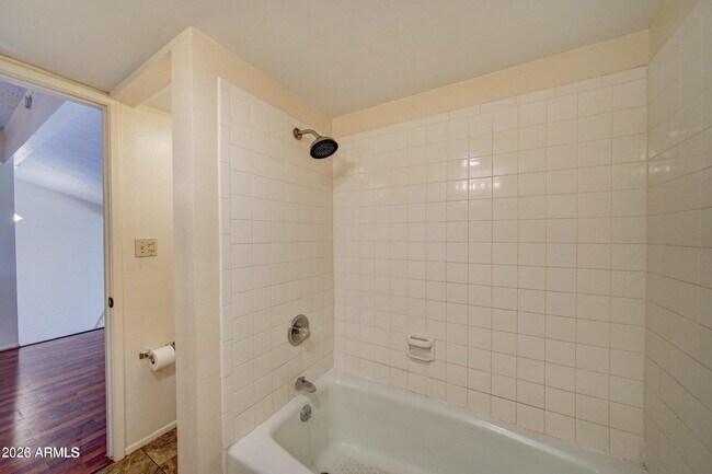 Building Photo - 616 E Manzanita Dr