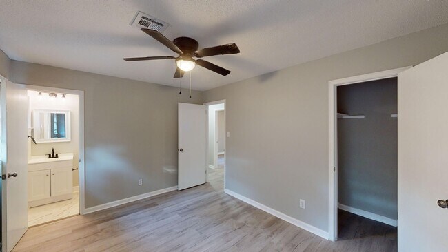 Building Photo - 4 Bed/2 Bath in Daniel Pratt School District