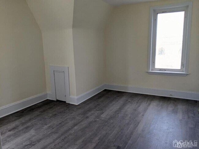 Building Photo - 120 Plainfield Ave