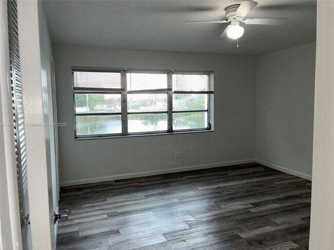 Building Photo - 1358 W 69th St