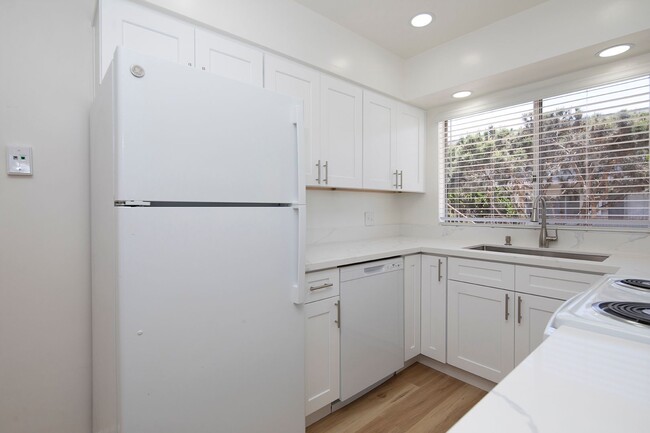 Building Photo - *OPEN HOUSE: 5/10 12-2PM* Spacious 1 BR in...