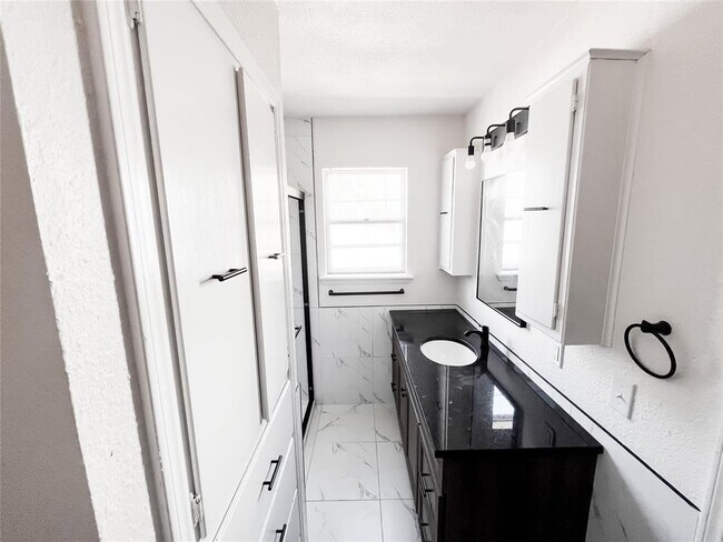 Building Photo - 10601 Tumilty Terrace