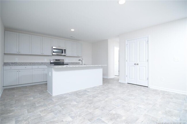 Building Photo - 5906 Gator Wy