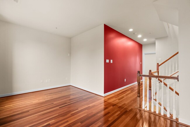 Building Photo - 3 Bed 2.5 Bath - Gaithersburg Townhouse - ...
