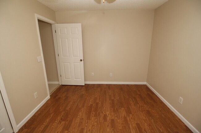 Building Photo - 737 Kempten St NW