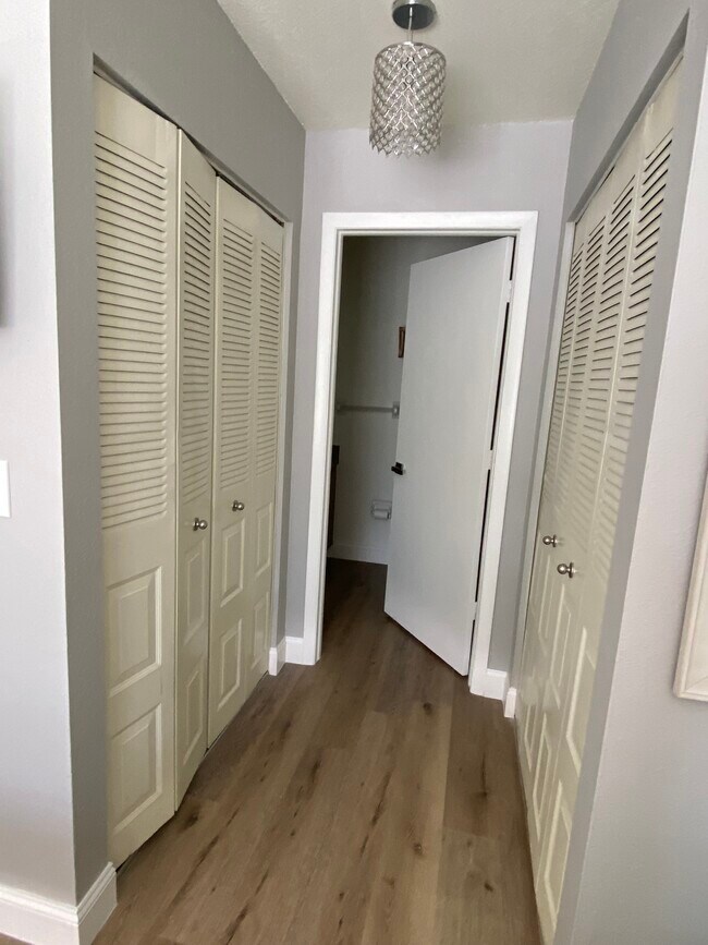 Building Photo - 1781 SE Linpark Ct