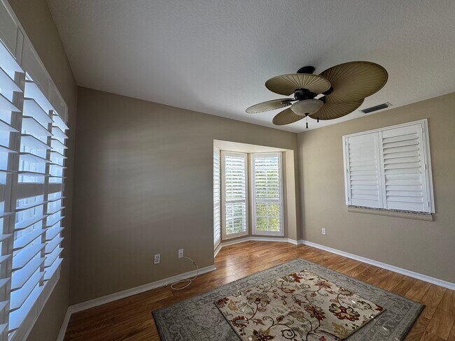 Building Photo - 202 Silver Lake Dr