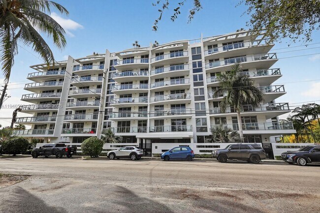 Building Photo - 13800 Highland Dr