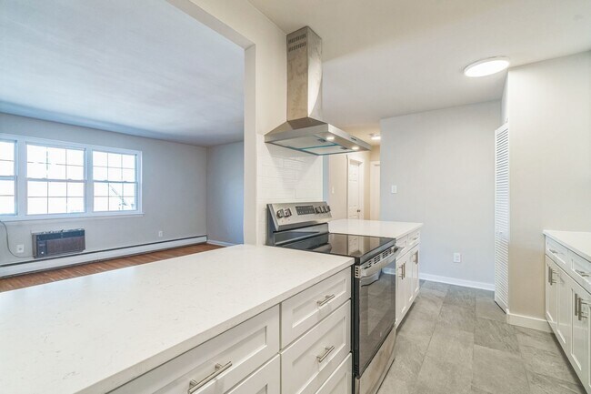 Interior Photo - 412 North Jackson Street